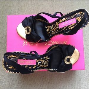 NWT Betsy Johnson Tallulah black satin sandals
